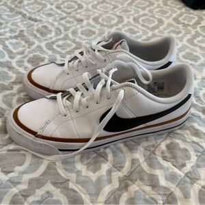 Nike court legacy big kids White and Black Casual Shoes 7Y 8.5 women’s leather